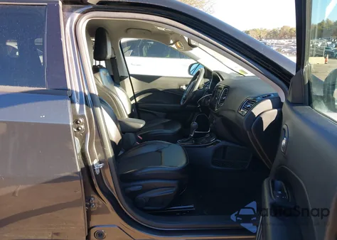 2020 Jeep Compass Altitude 4X4 из США, поврежденный, VIN 3C4NJDBB8LT129636